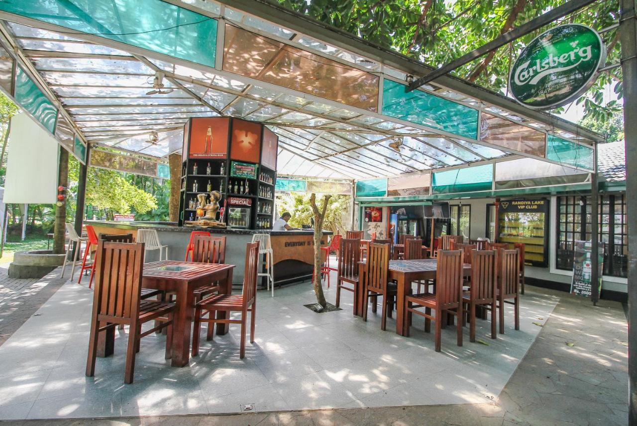 Oyo 471 Randiya Hotel Moratuwa Exterior foto